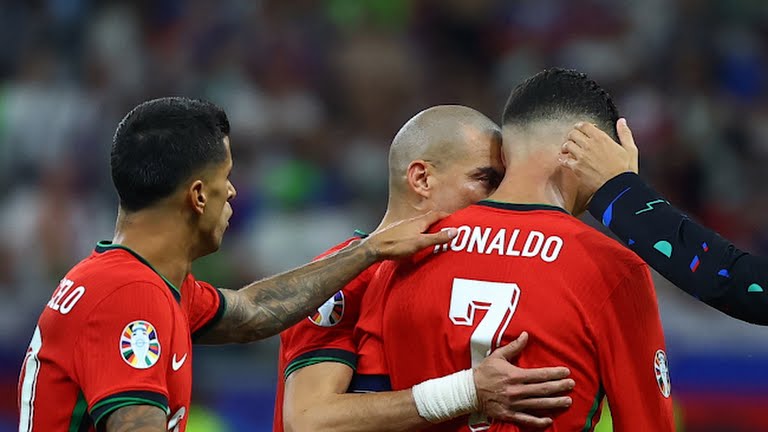 Ronaldo nói lý do bật khóc sau khi sút hỏng phạt đền