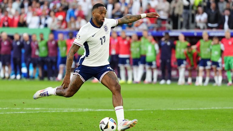 Arsenal quan tâm, Thomas Frank lên tiếng về tương lai Toney