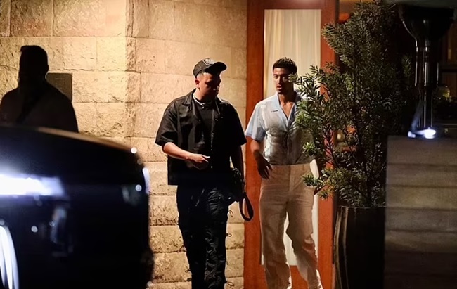 Ảnh bài viết Alexander-Arnold gây bão bên cạnh Bellingham