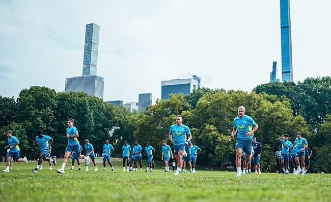 Ảnh bài viết Jack Grealish khiến CĐV nữ phát cuồng tại New York