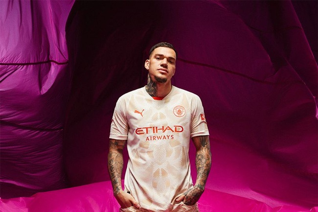 Ảnh bài viết Tin chuyển nhượng Man City tối 29/7: Ederson ở lại? Rõ vụ Olmo