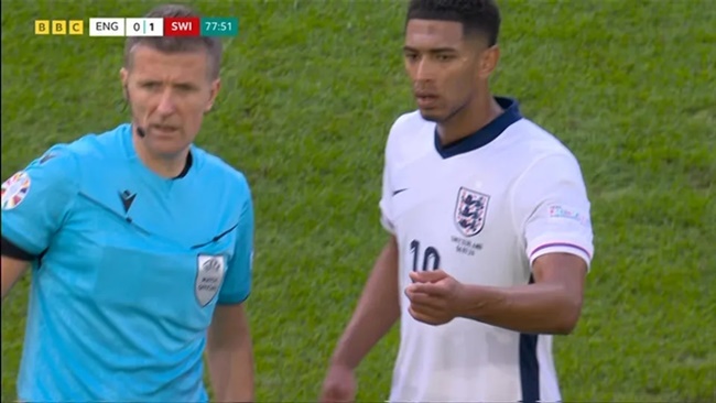 Ảnh bài viết Bellingham phản ứng sửng sốt vì trọng tài