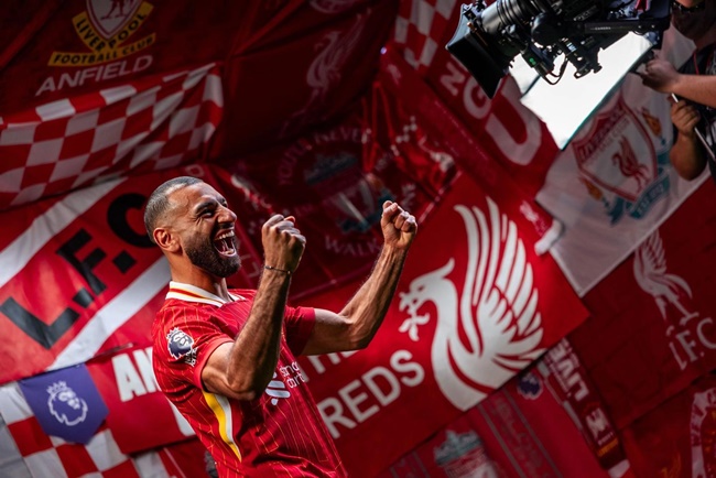 Ảnh bài viết Van Dijk tạo dáng chuyên nghiệp; Salah cực ngầu trong bộ áo đấu