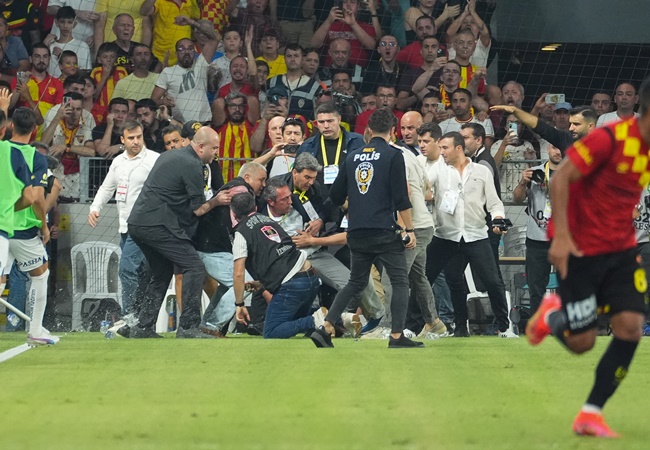 Ảnh bài viết Chủ tịch Fenerbahce của Jose Mourinho bị kẻ lạ mặt tấn công