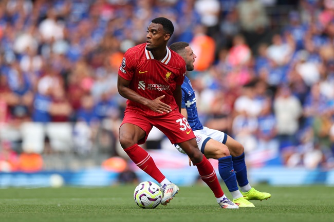 Arne Slot tạo ra 2 thay đổi chiến thuật khi thay thế Jurgen Klopp