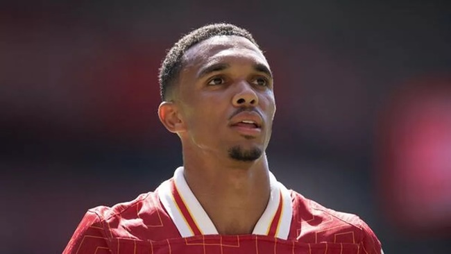 Carragher có thể đã đúng khi cảnh báo Alexander-Arnold về Real Madrid