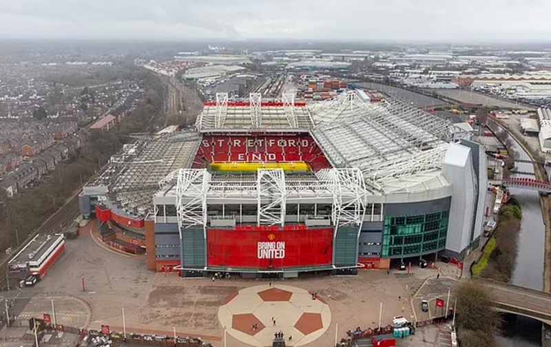 Ảnh bài viết Nhà tài trợ áo đấu ra động thái với Man Utd