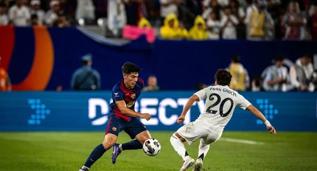 Tâm điểm Real Madrid ngày 6/8: Nạn nhân của Davies; Rõ vụ Kepa