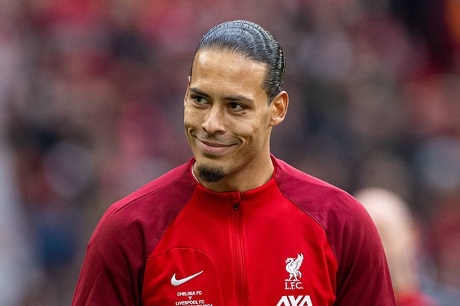 Liverpool trói chân Van Dijk thêm 2 năm