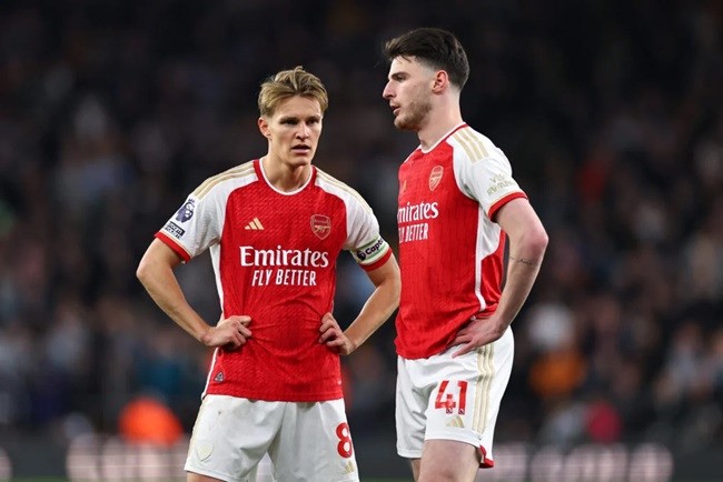 Ảnh bài viết Odegaard và Declan Rice có hành động sau trận thắng của Arsenal