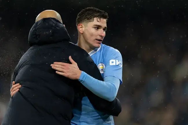 Ảnh bài viết Vừa rời Man City, Alvarez đã nhận lời mời từ Guardiola