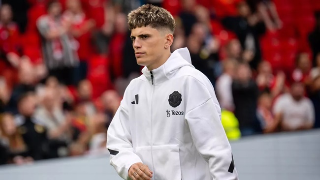 Ảnh bài viết Garnacho nổi đóa với người hâm mộ