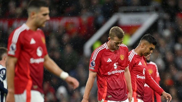 Neville nổi giận, sốc vì Man Utd