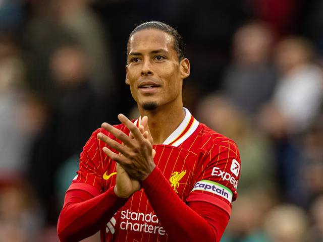 Liverpool có động thái tương lai với Van Dijk