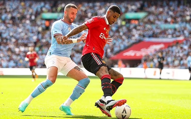 Lý do Milan không thể cùng lúc chiêu mộ Rashford và Walker