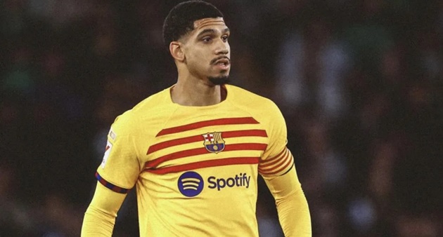 Araujo quyết định rời Barca, đến Juventus