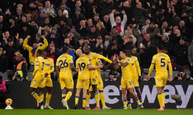 Graham Potter thua trận thứ 2 cùng West Ham trong thế 10 người