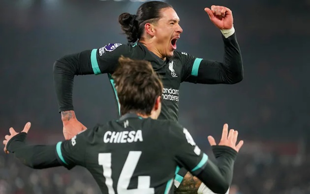 Khoảnh khắc cho thấy vóc dáng nhà vô địch của Liverpool