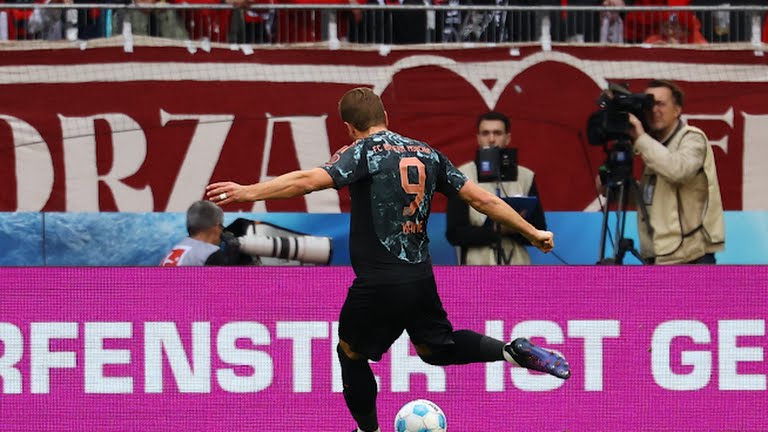 Leverkusen sẩy chân, Bayern gia tăng khoảng cách trong cuộc đua Đĩa bạc