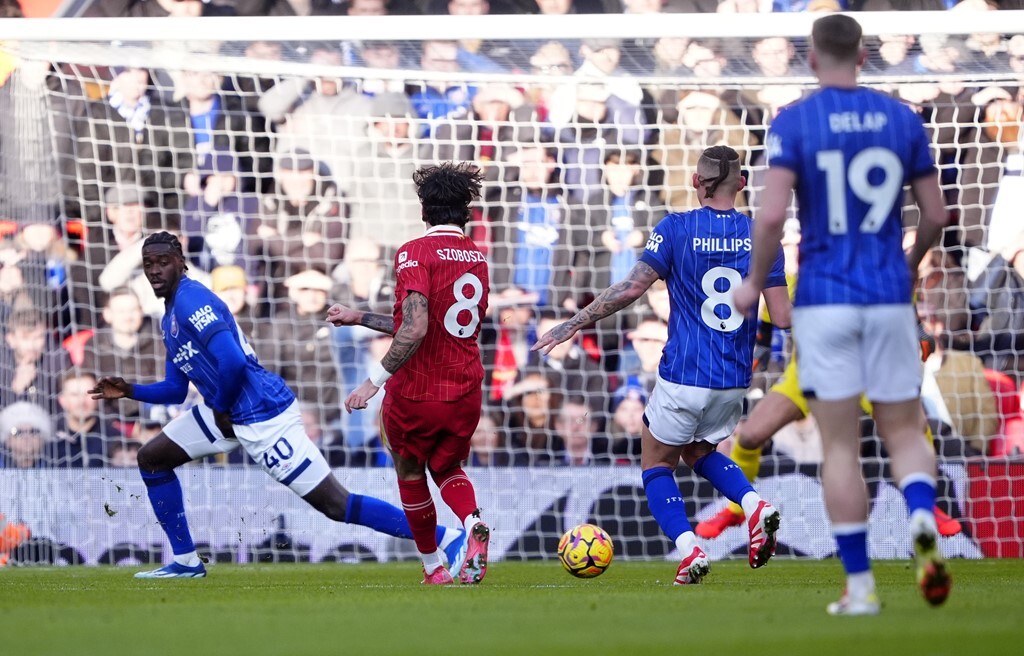 Liverpool quá đáng sợ, trừng phạt Ipswich từ sai lầm đầu tiên