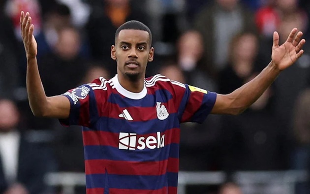 Isak cực cháy, Newcastle biết rõ điều cần làm 