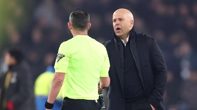 Vì sao Arne Slot vẫn chỉ đạo Liverpool ở trận thắng Wolves?