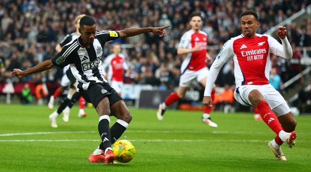 Ảnh bài viết Carragher ủng hộ Liverpool giành Isak trước mặt Arsenal