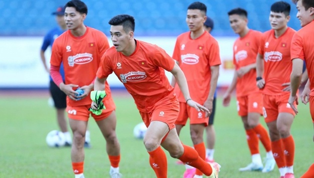 Việt Nam mừng hết lớn vì Tiến Linh và Quang Hải 