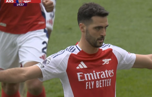 Arsenal trừng phạt Chelsea bằng ngón đòn bị lãng quên