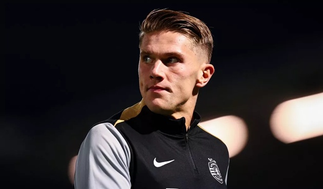 Chân sút ghi 15 bàn giúp Man Utd quên đi Gyokeres