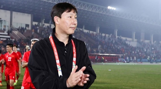 Truyền thông Thái Lan nói thẳng về HLV Kim Sang Sik khi dẫn đội đấu Man Utd