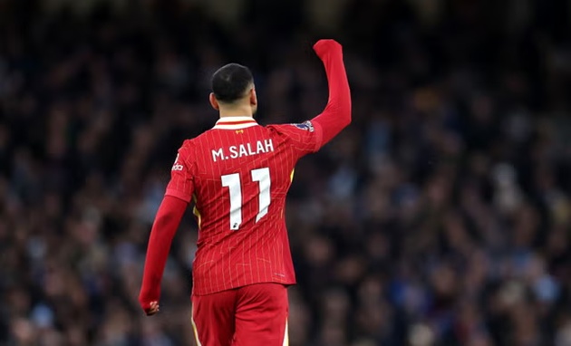 Arsenal tự bắn vào chân, Liverpool sáng cửa vô địch