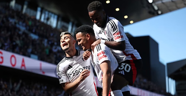 Fulham 3-2 Liverpool: Điểm đen Robertson; Tiếc nuối của Arsenal