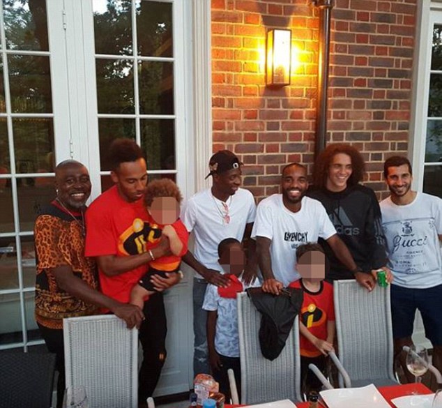 Dembele ăn tối với dàn sao Arsenal - Bóng Đá