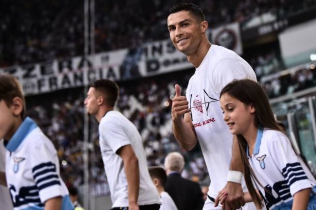 Ronaldo cười khó hiểu khi đồng đội ghi bàn - Bóng Đá
