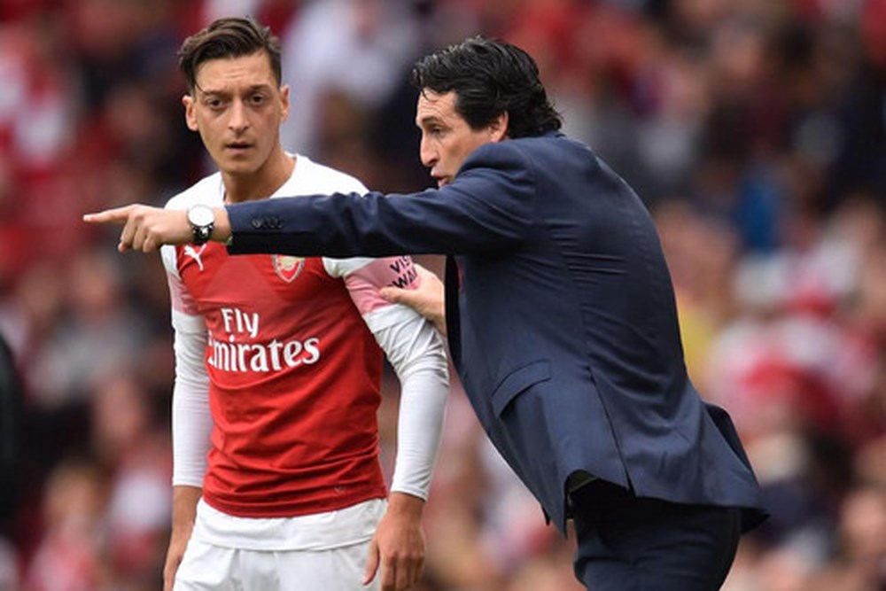 Arsenal cho Emery toàn quyền quyết định vụ Ozil - Bóng Đá