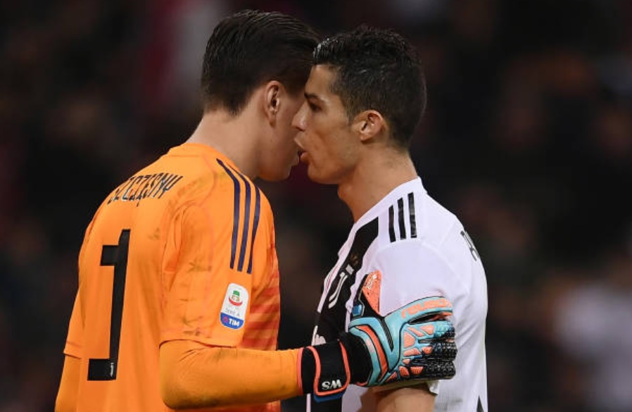 Ronaldo chỉ bài cho Szczesny cản pen Higuain bật khóc rời sân - Bóng Đá