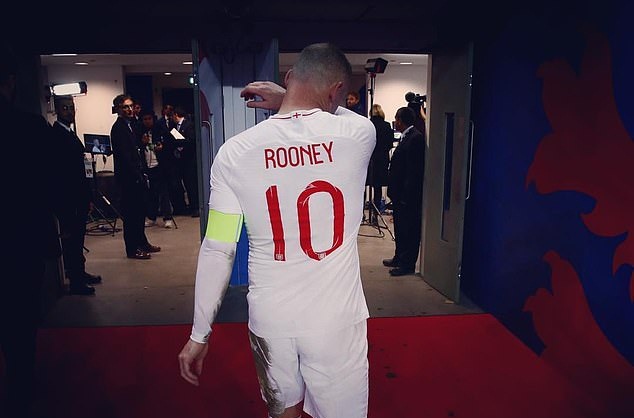 Rooney khóc nhè trong phòng thay đồ tuyển Anh - Bóng Đá