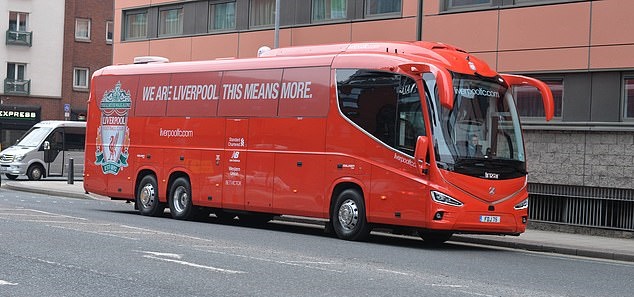 Liverpool dựng xe bus đến Manchester - Bóng Đá