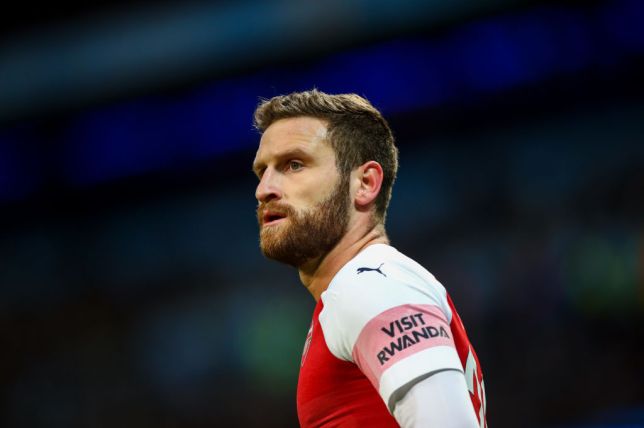 Arsenal sút Mustafi - Bóng Đá