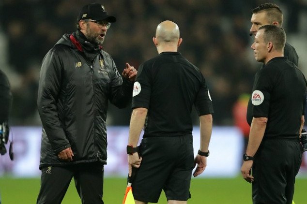 Tiết lộ: 2 từ Klopp nổi điên mắng thẳng mặt trọng tài trận West Ham