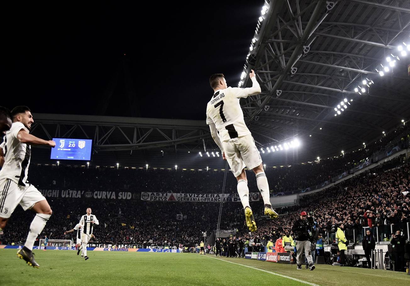 Hình ảnh CĐV Juve Ronaldo sẽ mang lại cho bạn một bầu không khí cuồng nhiệt và gần gũi với nhóm hâm mộ Juventus. Trải nghiệm không gian đầy sức sống và cảm giác đích thực như là một fan yêu quý của Ronaldo và Juve.
