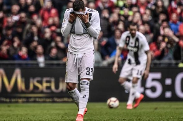 Juve bại trận, Dybala thẫn thờ nhìn xa xăm tìm Ronaldo - Bóng Đá