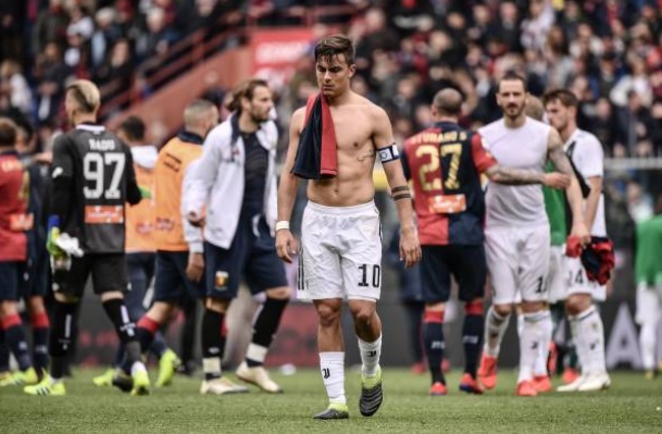 Juve bại trận, Dybala thẫn thờ nhìn xa xăm tìm Ronaldo - Bóng Đá