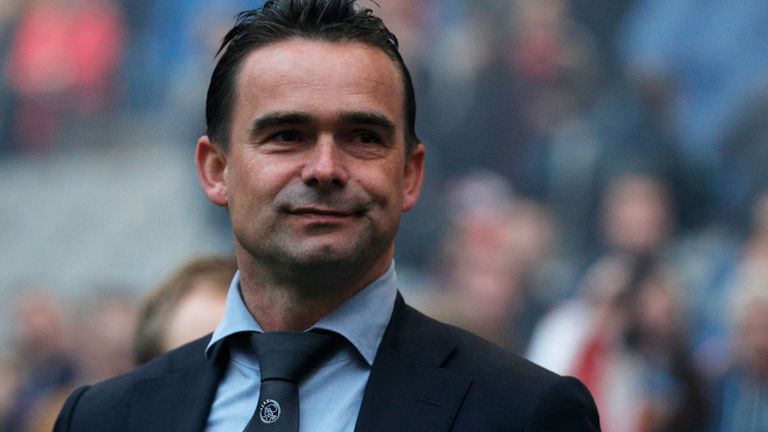 Overmars gia hạn Ajax - Bóng Đá