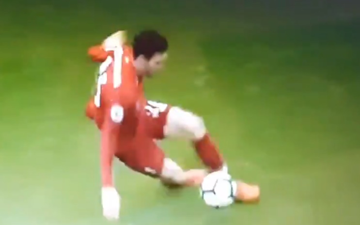 Robertson trượt ngã như Gerrard - Bóng Đá