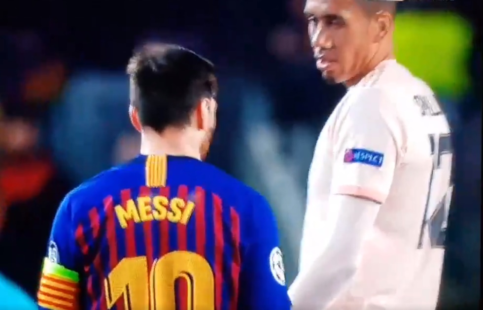Messi không thèm bắt tay Smalling - Bóng Đá