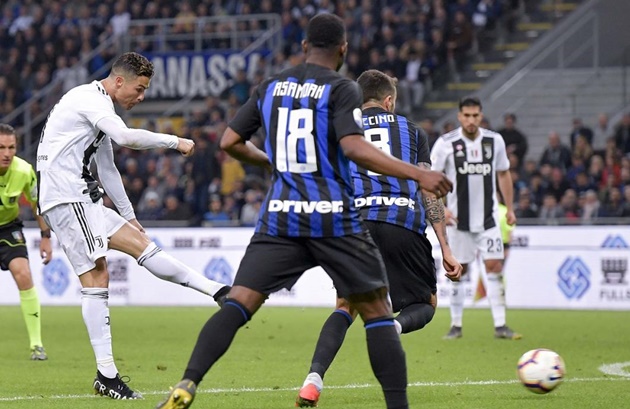 Bị Inter Milan chọc tức, Ronaldo được 2 đồng đội công kênh - Bóng Đá