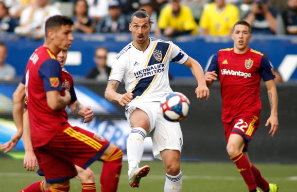 Ibrahimovic gây lộn với OnuOha tại MLS - Bóng Đá