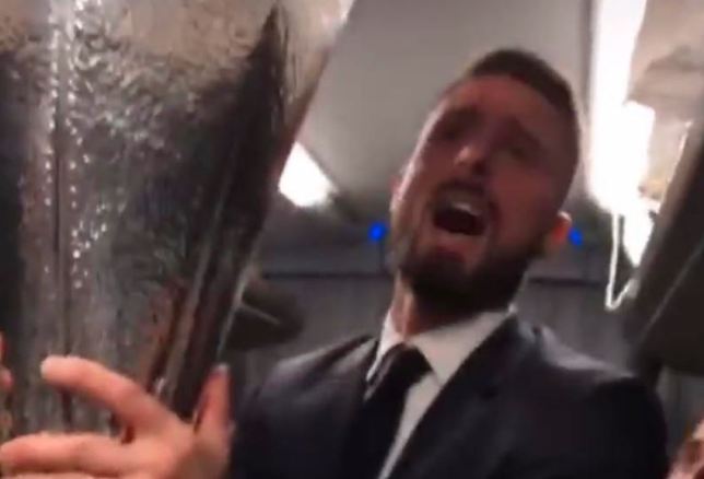 Ảnh bài viết SỐC: Bắn hạ Arsenal, 'pháo thủ bị ruồng bỏ' hành xử khó tin với CLB cũ